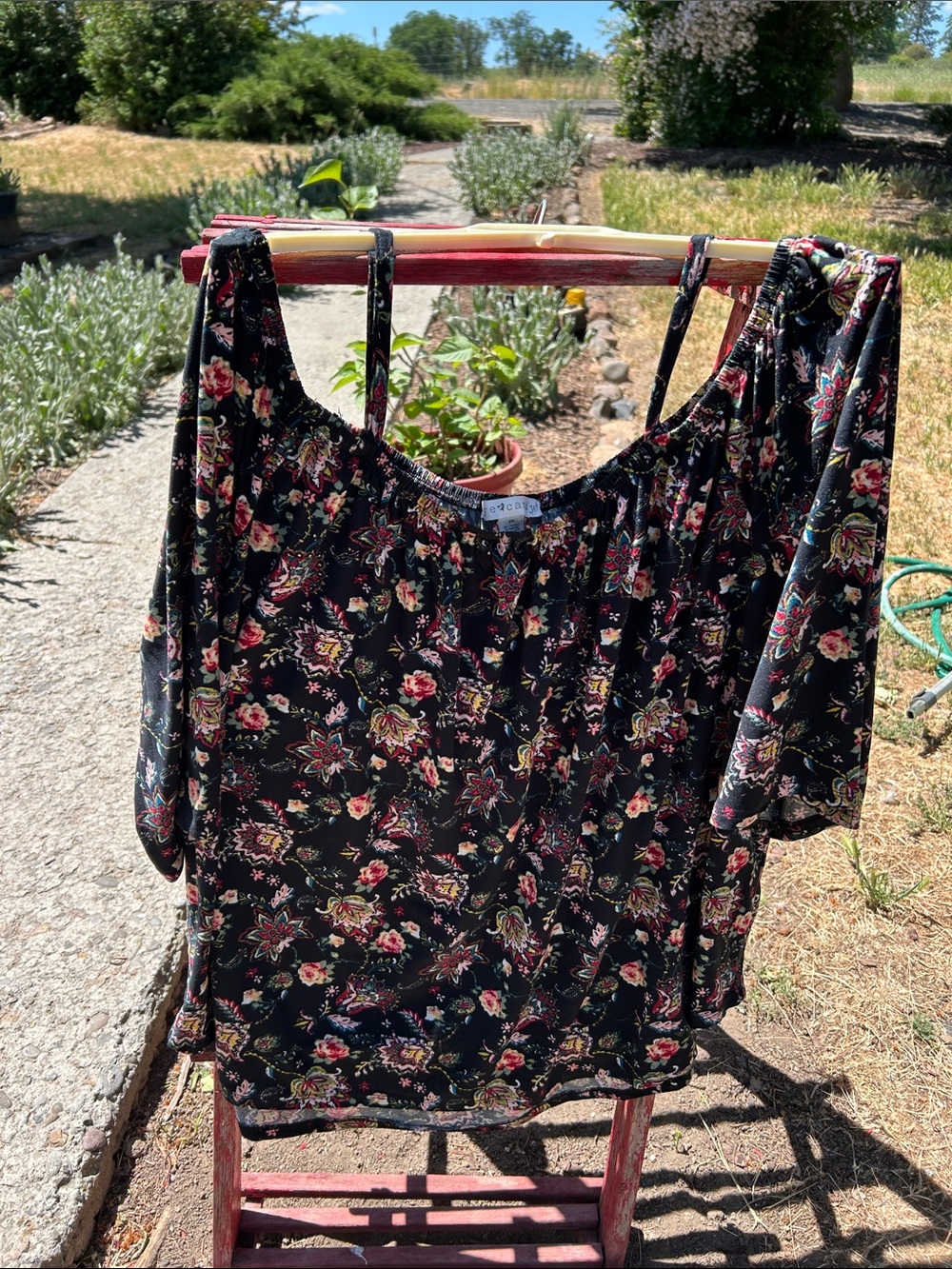 Eye candy 2x Floral Cold-Shoulder Women's Top - Black/Multi